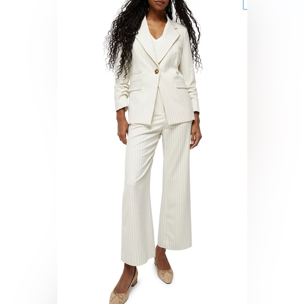 Veronica Beard Elegant Battista Dickey Pinstriped Suit .